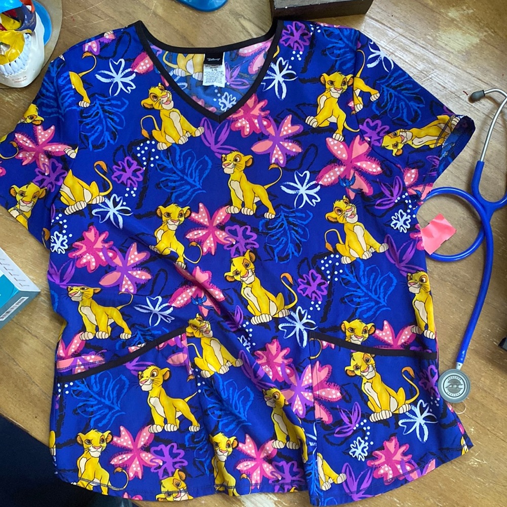 DISNEY LION KING Young Simba Scrub Top!